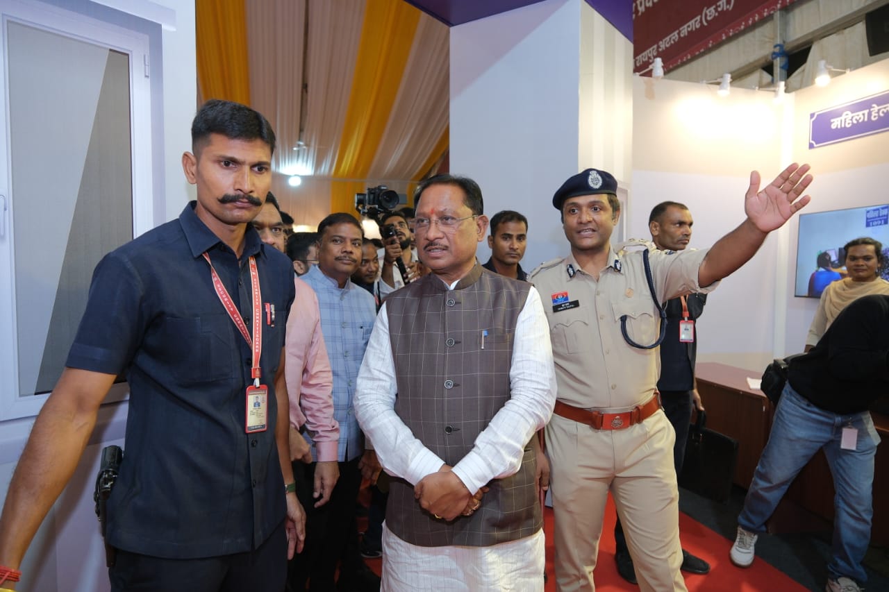 “दंड से न्याय की ओर” – नए आपराधिक कानूनों पर जशपुर पुलिस की जीवंत प्रस्तुति बनी राज्योत्सव की शान…