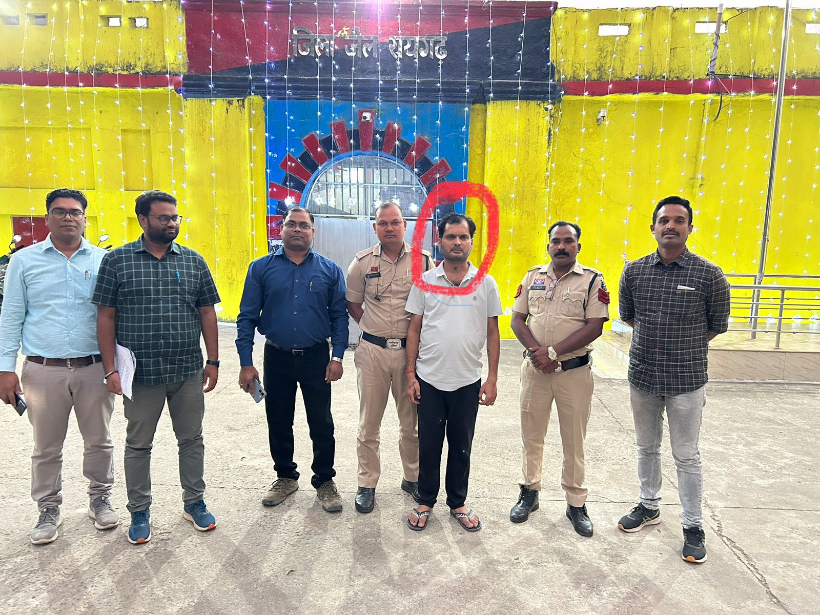 रायगढ़ : बिना अनुज्ञप्ति के औषधि विक्रय करने पर संचालक गिरफ्तार ; औषधि नियंत्रण विभाग रायगढ़ की कार्रवाई, न्यायिक रिमांड पर भेजा गया जेल… रायगढ़ : बिना अनुज्ञप्ति के औषधि विक्रय करने पर संचालक गिरफ्तार ; औषधि नियंत्रण विभाग रायगढ़ की कार्रवाई, न्यायिक रिमांड पर भेजा गया जेल…