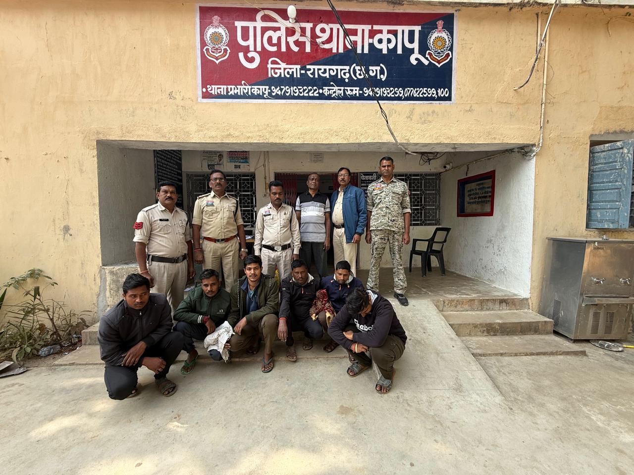 जमीन विवाद में दो पक्ष आमने-सामने, मारपीट-हमले से गांव में तनाव ; कापू पुलिस ने दोनों ओर के आरोपियों पर गैरजमानती धाराओं में कसा शिकंजा… जमीन विवाद में दो पक्ष आमने-सामने, मारपीट-हमले से गांव में तनाव ; कापू पुलिस ने दोनों ओर के आरोपियों पर गैरजमानती धाराओं में कसा शिकंजा…