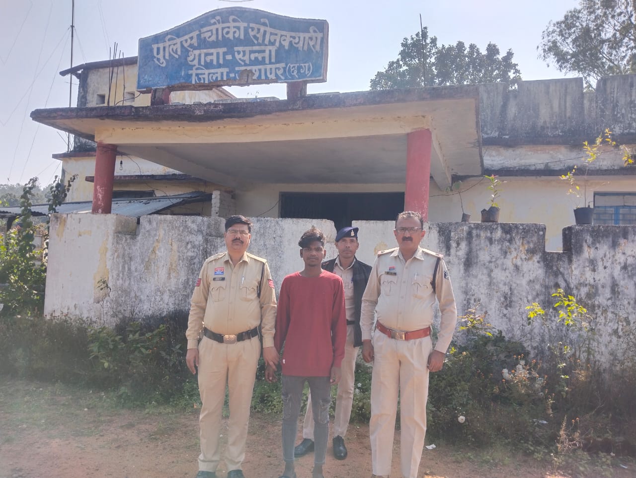 ऑपरेशन अंकुश में जशपुर पुलिस की बड़ी कामयाबी ; नाबालिग से दुष्कर्म कर फरार आरोपी भोला ग्वालियर से गिरफ्तार…