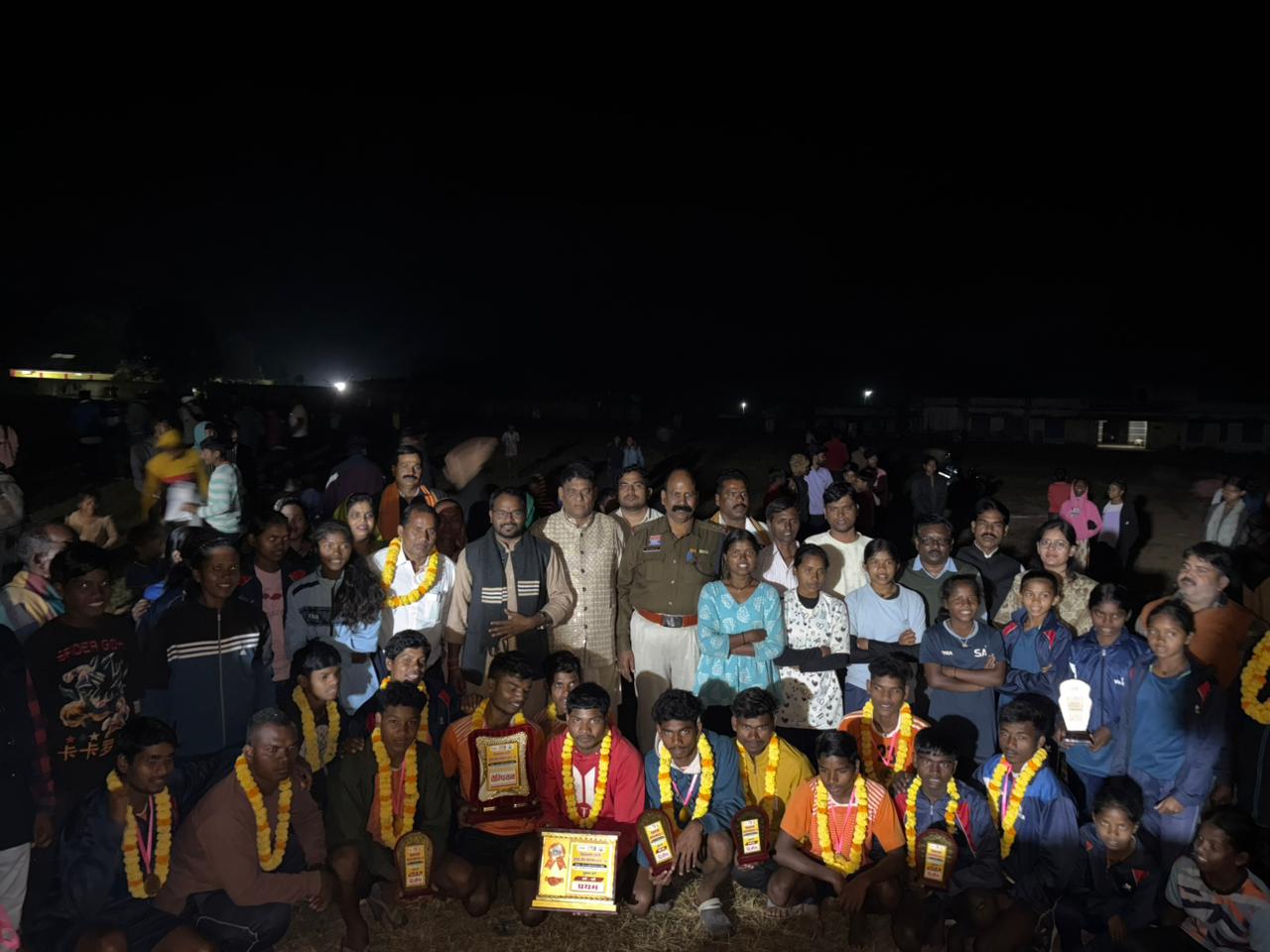 लैलूंगा पुलिस का जन-जागरूकता अभियान: बसंतपुर में जन चौपाल, हजारों ग्रामीणों की सहभागिता… लैलूंगा पुलिस का जन-जागरूकता अभियान: बसंतपुर में जन चौपाल, हजारों ग्रामीणों की सहभागिता…