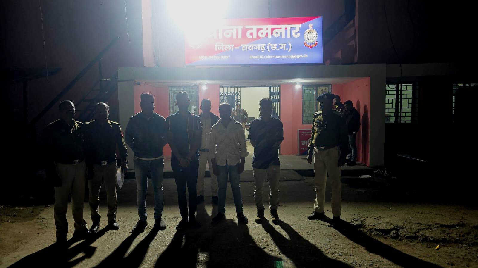 कलेक्टर–एसपी की सख्ती का असर: ओडिशा बॉर्डर पर अवैध धान मूवमेंट पर लगाम, तमनार में रातभर छापेमारी – चार संदिग्ध गिरफ्तार