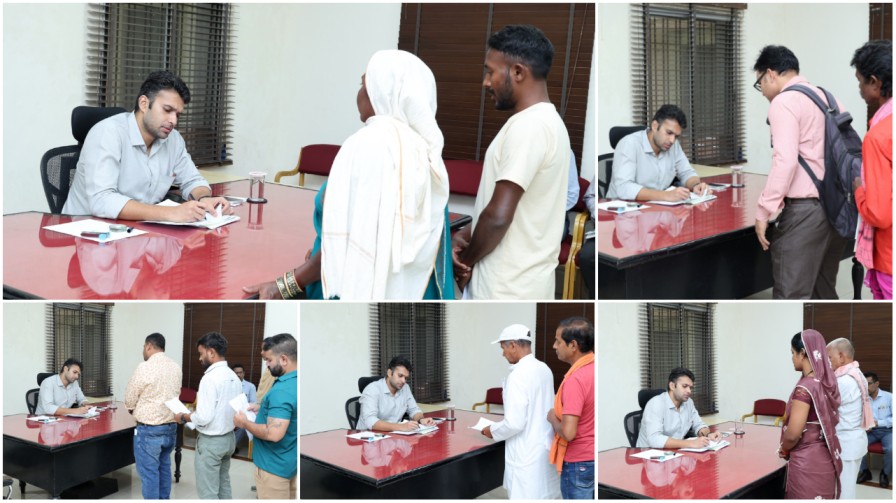 कलेक्टर ने जनदर्शन में सुनी आमजनों की समस्याएं ; त्वरित और गुणवत्तापूर्ण निराकरण के दिए निर्देश, जनहित के मुद्दों पर दिखाई संवेदनशीलता… कलेक्टर ने जनदर्शन में सुनी आमजनों की समस्याएं ; त्वरित और गुणवत्तापूर्ण निराकरण के दिए निर्देश, जनहित के मुद्दों पर दिखाई संवेदनशीलता…