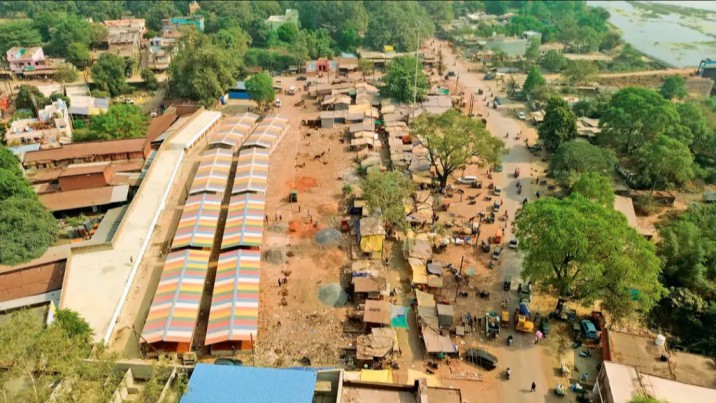 बिलासपुर का ‘सुस्त’ सिस्टम : लाखों के नए शेड वीरान, सड़क पर शराबियों का ‘ओपन बार’; जनता खौफ में, निगम शुभ मुहूर्त का कर रहा इंतजार… बिलासपुर का ‘सुस्त’ सिस्टम : लाखों के नए शेड वीरान, सड़क पर शराबियों का ‘ओपन बार’; जनता खौफ में, निगम शुभ मुहूर्त का कर रहा इंतजार…