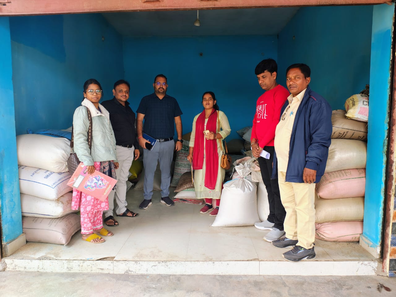 कलेक्टर के निर्देश पर बड़ी रेड : सालर के ‘अग्रवाल ट्रेडर्स’ से 137 बोरी अवैध धान जब्त… कलेक्टर के निर्देश पर बड़ी रेड : सालर के ‘अग्रवाल ट्रेडर्स’ से 137 बोरी अवैध धान जब्त…