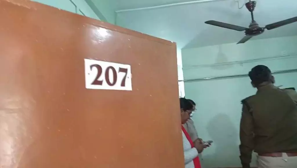 कोरबा : होटल चंदेला के रूम नंबर 207 में मिली युवती की लाश, प्रेमी फरार; इलाके में फैली सनसनी… कोरबा : होटल चंदेला के रूम नंबर 207 में मिली युवती की लाश, प्रेमी फरार; इलाके में फैली सनसनी…