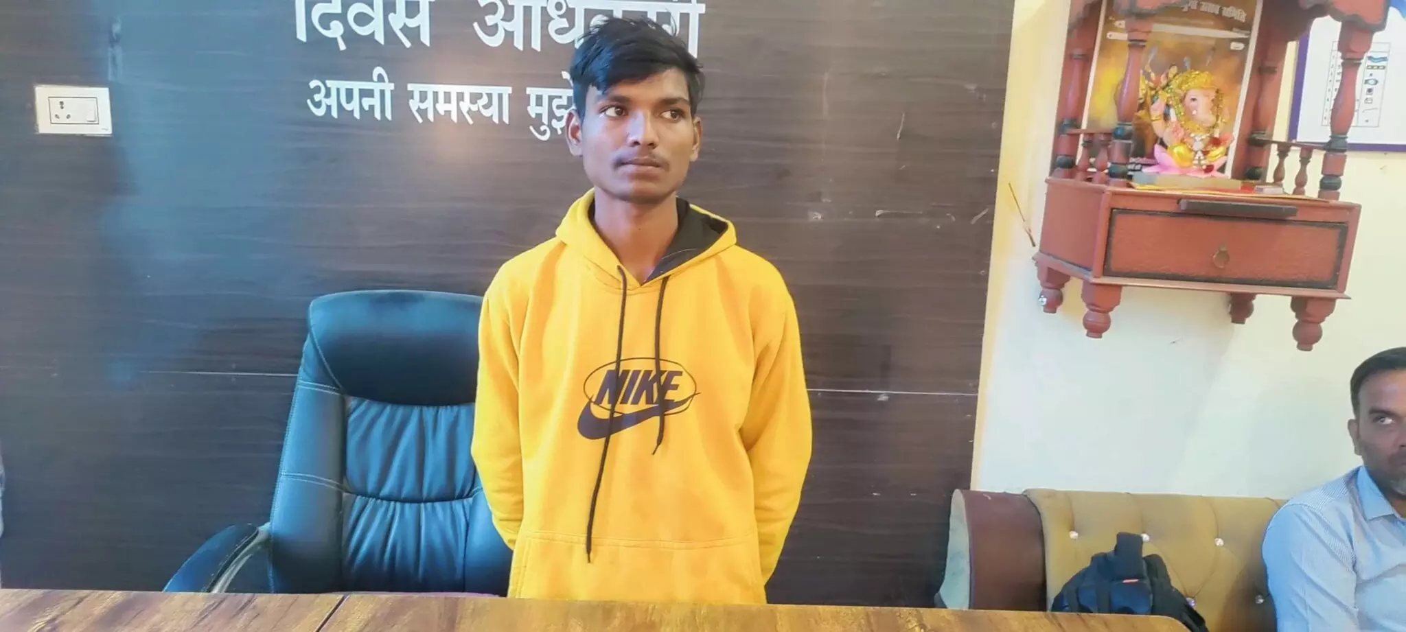 बिलासपुर : 14 साल की नाबालिग को ‘पत्नी’ बनाकर रखने वाला शुभम ठाकुर गिरफ्तार; नूतन चौक से धराया, दुष्कर्म का जुर्म कबूला… बिलासपुर : 14 साल की नाबालिग को ‘पत्नी’ बनाकर रखने वाला शुभम ठाकुर गिरफ्तार; नूतन चौक से धराया, दुष्कर्म का जुर्म कबूला…