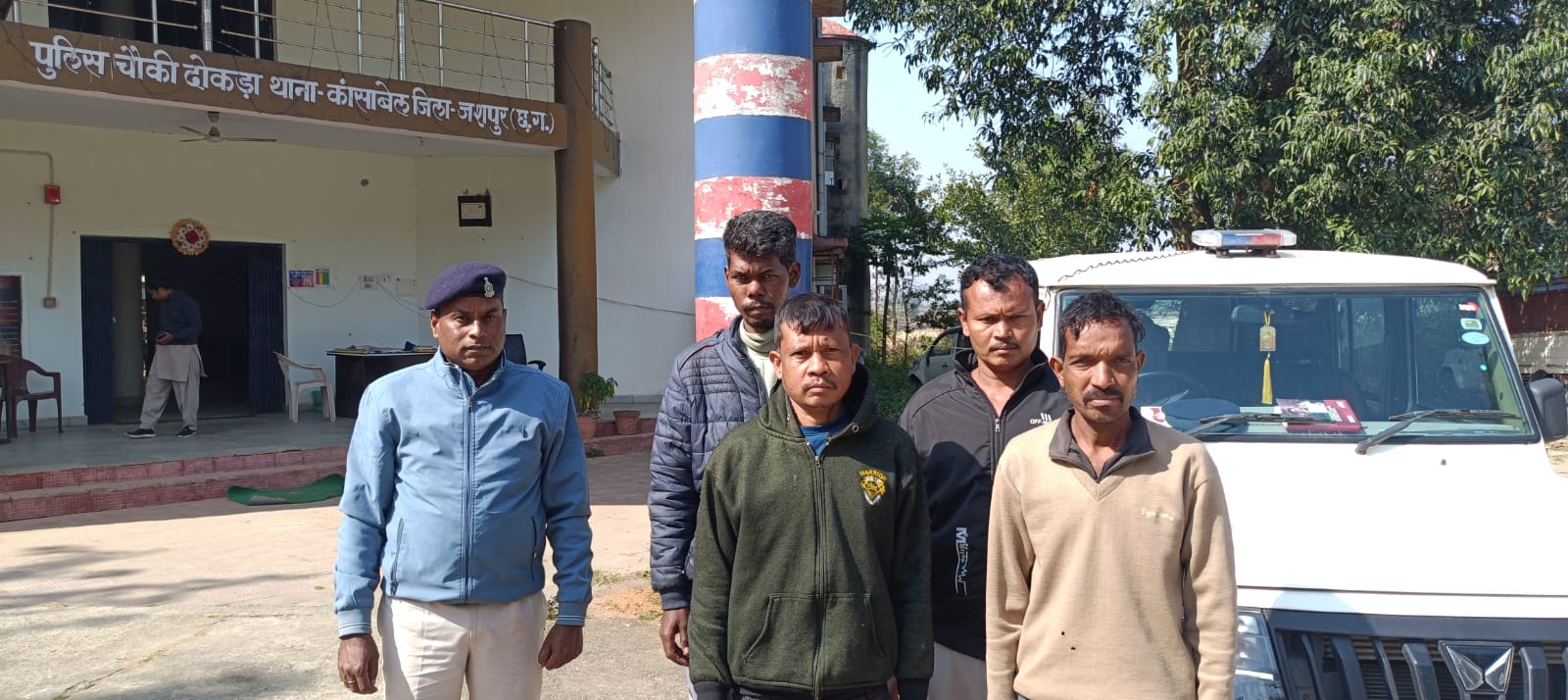 जंगल में बिछाई थी ‘मौत की वायरिंग’, सुअर की जगह फंसा इंसान… हाई वोल्टेज करंट से ग्रामीण की मौत, 4 शिकारी गिरफ्तार… जंगल में बिछाई थी ‘मौत की वायरिंग’, सुअर की जगह फंसा इंसान… हाई वोल्टेज करंट से ग्रामीण की मौत, 4 शिकारी गिरफ्तार…