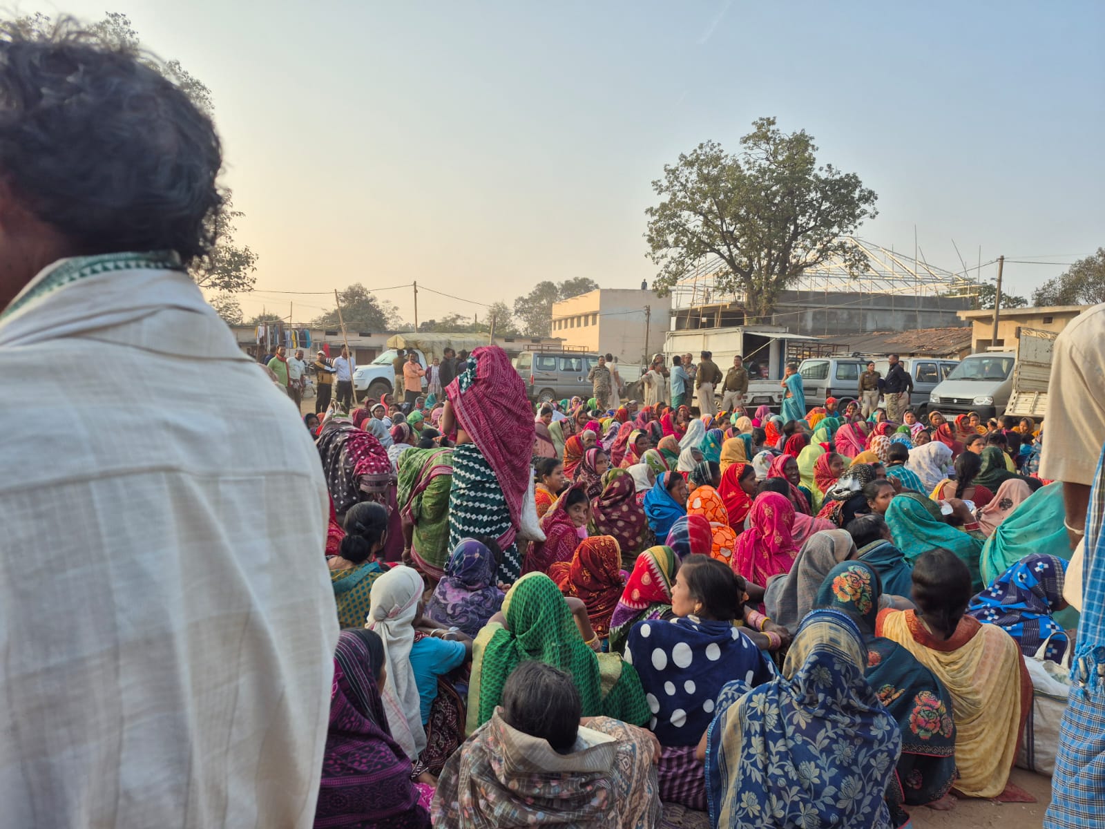 तमनार में फिर सुलग उठी विरोध की आग : ‘मौत के मुहाने’ पर बैठे ग्रामीणों का जिंदल की जनसुनवाई के खिलाफ ‘आर-पार’ का ऐलान… तमनार में फिर सुलग उठी विरोध की आग : ‘मौत के मुहाने’ पर बैठे ग्रामीणों का जिंदल की जनसुनवाई के खिलाफ ‘आर-पार’ का ऐलान…