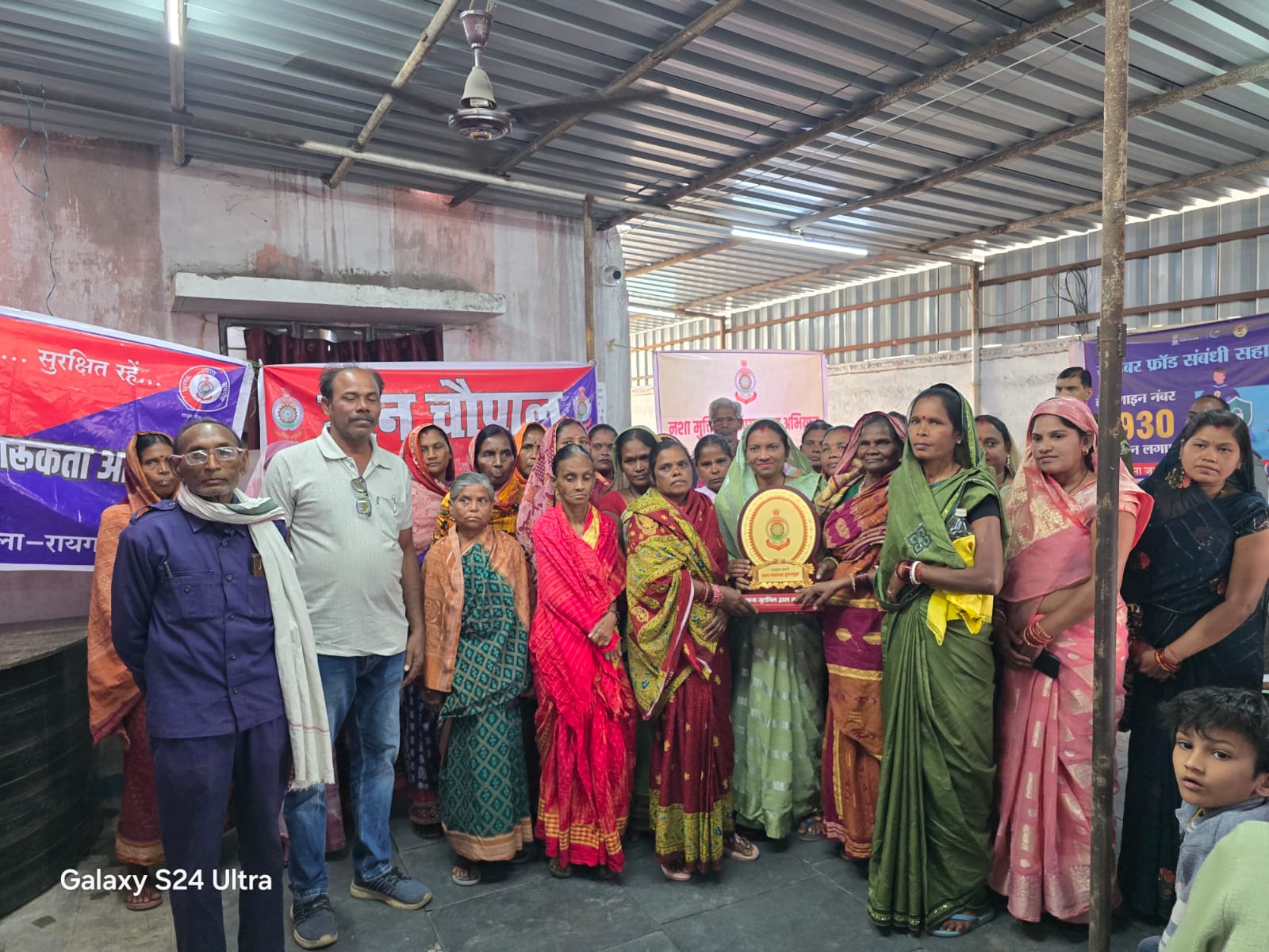 नारी शक्ति की जीत : डुमरमुड़ा बना शराबबंदी की मिसाल, जूटमिल पुलिस ने किया ‘महिला ब्रिगेड’ का सम्मान…