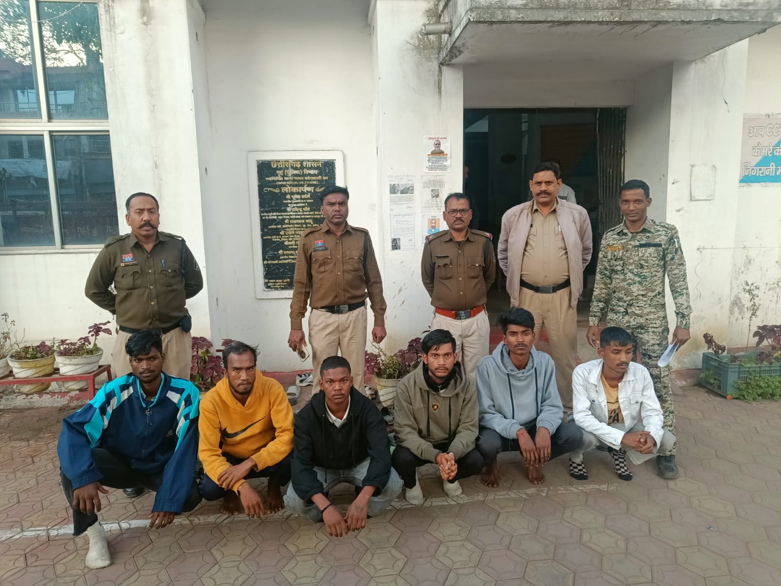 रायगढ़: रामभांठा में गुंडागर्दी पड़ी भारी, घर में घुसकर मारपीट और तोड़फोड़ करने वाले 7 आरोपी गिरफ्तार…