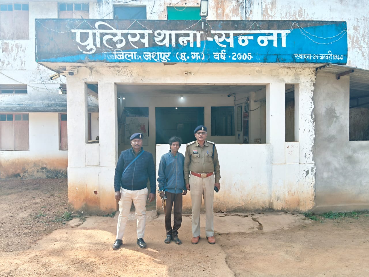 जशपुर : चचेरे मामा की सनक ने ली 3 माह के मासूम की जान, विवाद के बाद टांगी से किया था हमला; आरोपी गिरफ्तार…