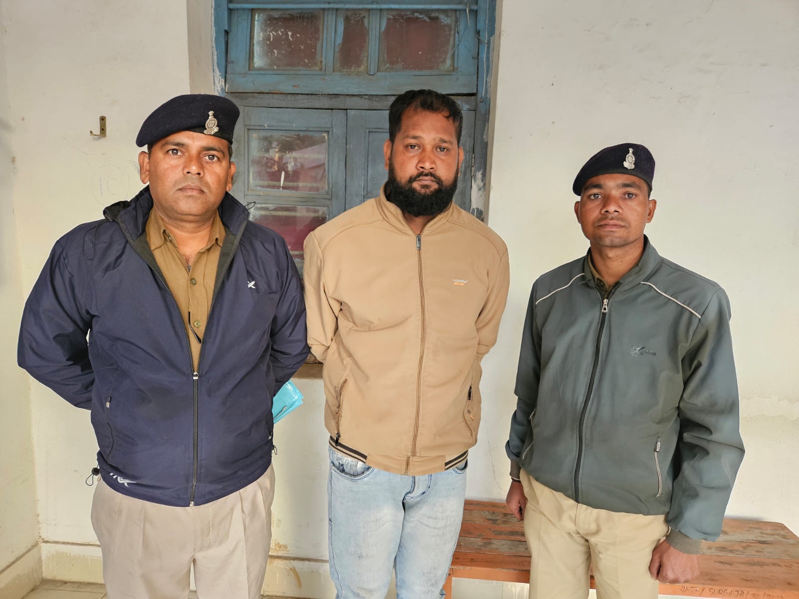 सरगुजा पुलिस की बड़ी कार्रवाई : पशु तस्करी का भंडाफोड़, झारखंड का आरोपी गिरफ्तार… सरगुजा पुलिस की बड़ी कार्रवाई : पशु तस्करी का भंडाफोड़, झारखंड का आरोपी गिरफ्तार…