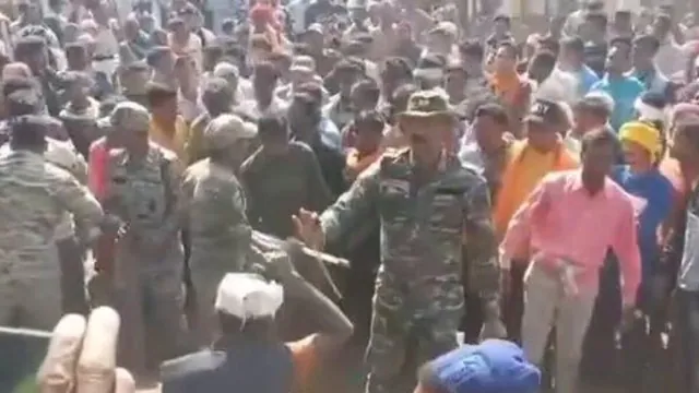 बस्तर में ‘कब्र’ पर संग्राम : धर्मांतरण के विवाद में सुलगा कांकेर, पुलिस पर हमला, गांव बना छावनी…