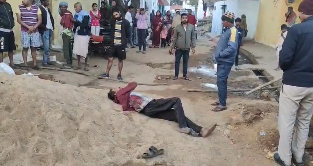 तिल्दा में खूनी वारदात : रेत के ढेर पर मिली ललित यादव की चाकू से गोदी हुई लाश, इलाके में दहशत…