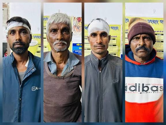 जशपुर में ‘रक्तचरित्र’: जमीन के लिए चली कुल्हाड़ी, सिर फटने से बेटा लहुलुहान; 4 आरोपी जेल की सलाखों के पीछे… जशपुर में ‘रक्तचरित्र’: जमीन के लिए चली कुल्हाड़ी, सिर फटने से बेटा लहुलुहान; 4 आरोपी जेल की सलाखों के पीछे…