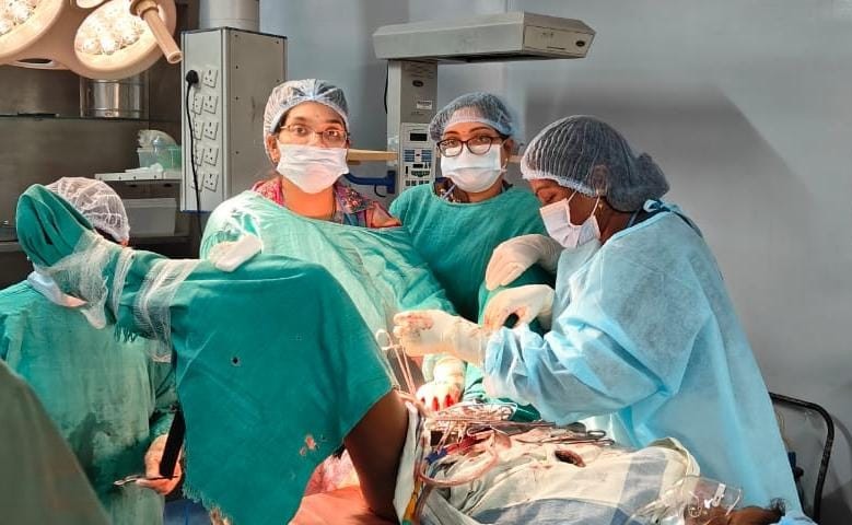 रायगढ़: स्वास्थ्य सुविधाओं में नया मील का पत्थर, 100 बिस्तर अस्पताल में पहली बार सफल ‘वैजाइनल हिस्टेरेक्टॉमी’… रायगढ़: स्वास्थ्य सुविधाओं में नया मील का पत्थर, 100 बिस्तर अस्पताल में पहली बार सफल ‘वैजाइनल हिस्टेरेक्टॉमी’…