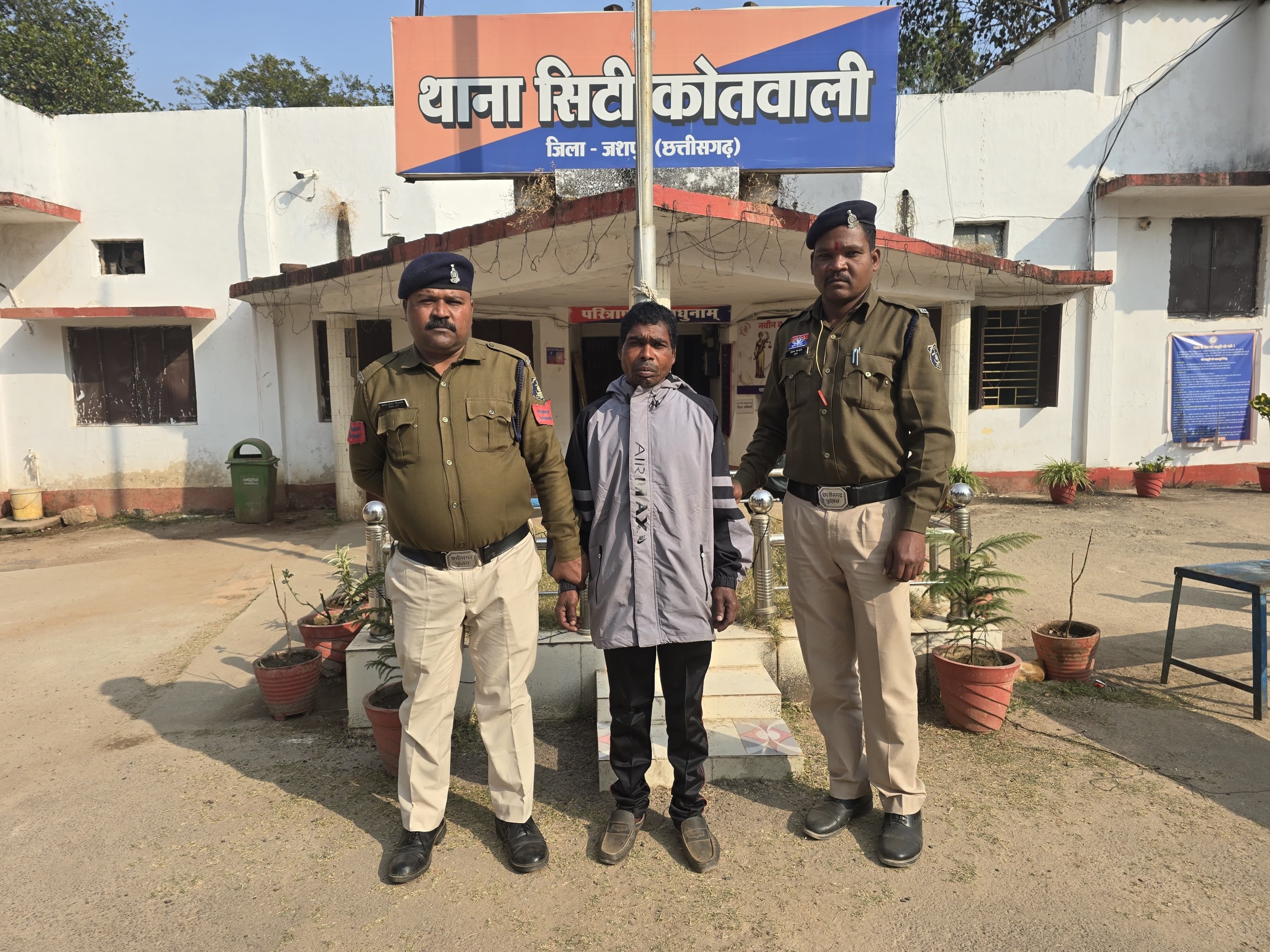 मूक-बधिर युवती से दरिंदगी करने वाला आरोपी गिरफ्तार, जशपुर पुलिस ने चंद घंटों में दबोचा…