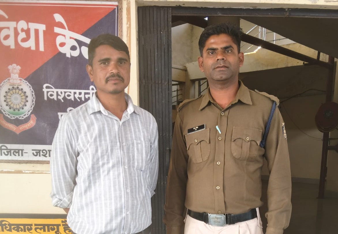 जशपुर: धान खरीदी में 6.55 करोड़ का महाघोटाला, फड़ प्रभारी गिरफ्तार, 5 अन्य आरोपी फरार… जशपुर: धान खरीदी में 6.55 करोड़ का महाघोटाला, फड़ प्रभारी गिरफ्तार, 5 अन्य आरोपी फरार…