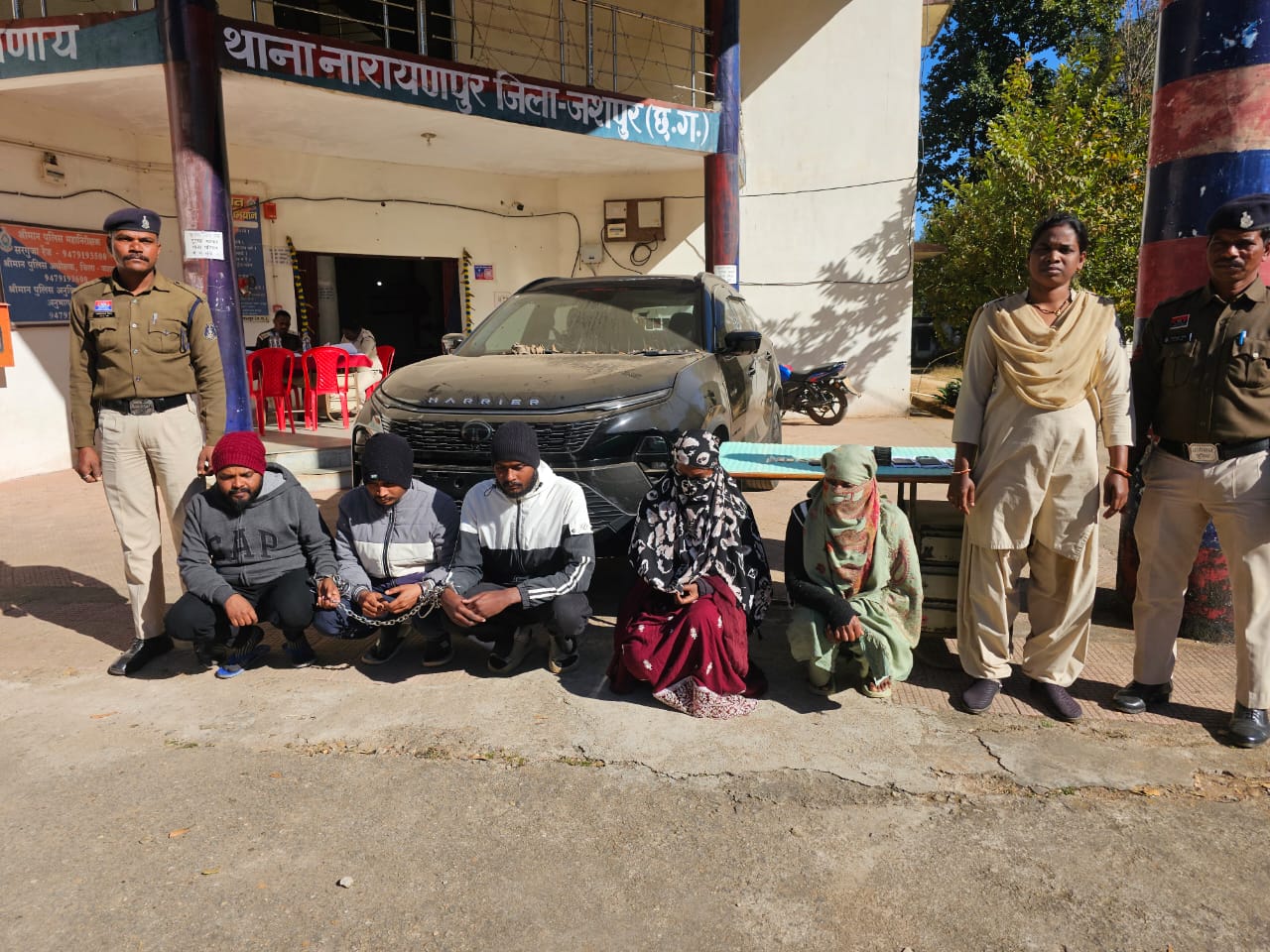 भतीजी ही निकली आस्तीन का सांप : बॉयफ्रेंड के साथ मिलकर अपने ही घर में डाली 51 लाख की डकैती!…