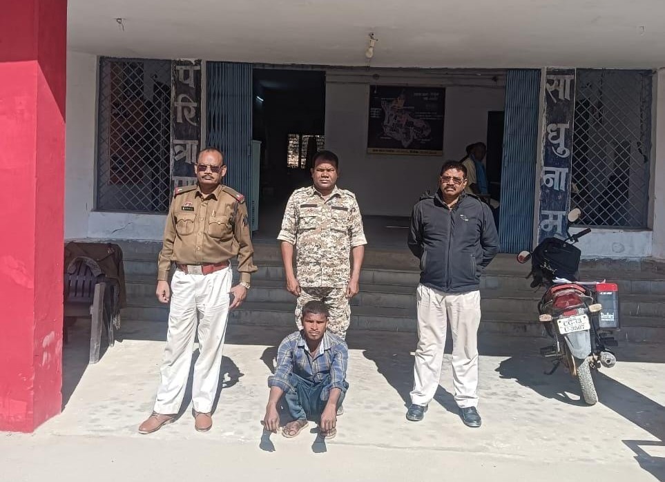 लैलूंगा पुलिस का बड़ा खुलासा : पत्नी की हत्या कर आत्महत्या का रूप देने वाला आरोपी पति गिरफ्तार… लैलूंगा पुलिस का बड़ा खुलासा : पत्नी की हत्या कर आत्महत्या का रूप देने वाला आरोपी पति गिरफ्तार…