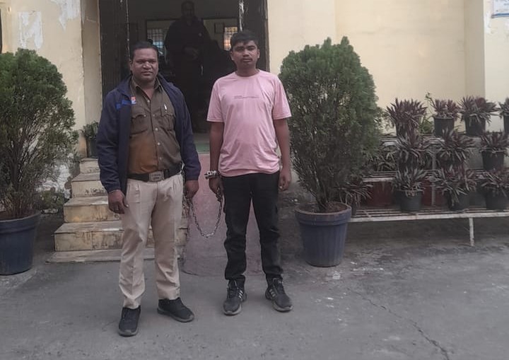 हफ्ता वसूली और खूनी संघर्ष : चक्रधरनगर पुलिस ने आदतन बदमाश आफताब को भेजा सलाखों के पीछे…