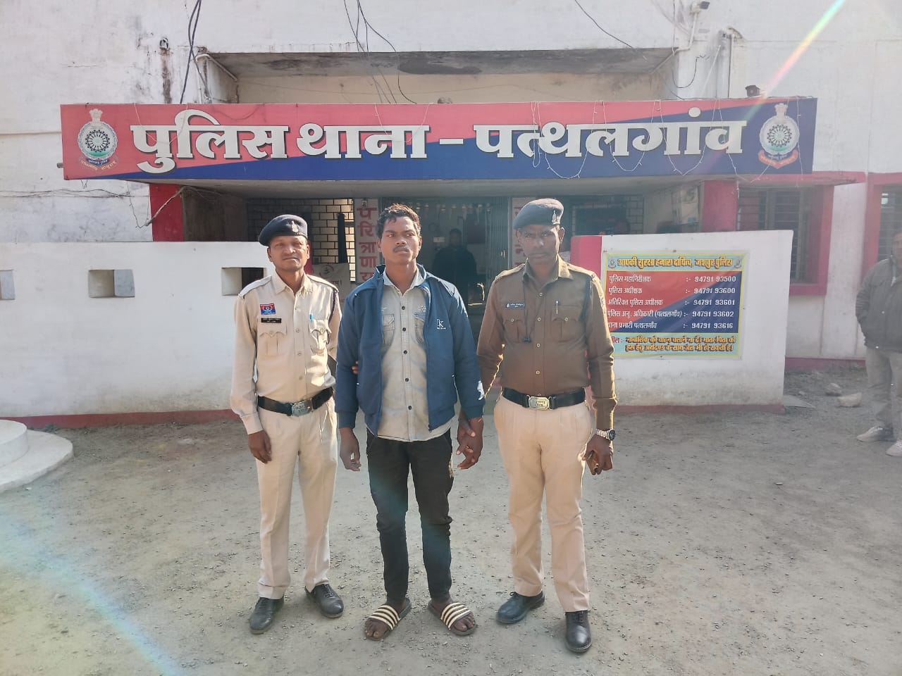 पत्थलगांव पुलिस की बड़ी कार्रवाई: नाबालिग को शादी का झांसा देकर भगाने वाला आरोपी गिरफ्तार, सलाखों के पीछे पहुँचा…