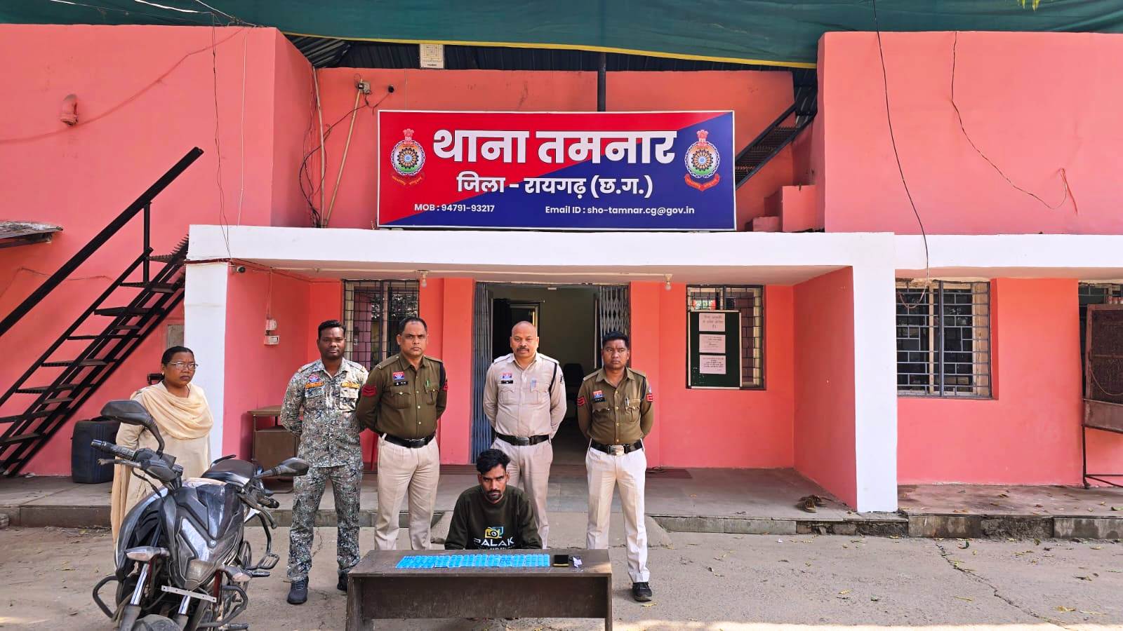 तमनार : युवाओं की नसों में ‘जहर’ घोलने वालों पर पुलिस का शिकंजा; बाइक के हैंडल में छिपाकर ला रहा था मौत का सामान, रंगे हाथों दबोचा गया…