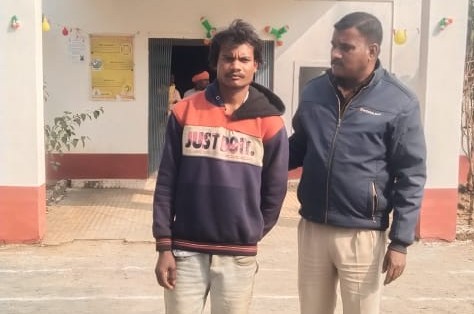 जमीन विवाद में खूनी खेल: नाती ने ईंट से वार कर नानी को उतारा मौत के घाट, लुण्ड्रा पुलिस ने आरोपी को दबोचा…