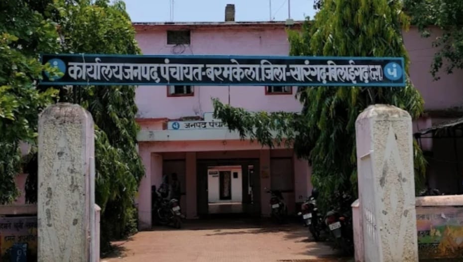 सहजपाली का ‘आदर्श परिवार’ : जहाँ सरकारी खजाना ही है सरपंच पति का पर्स!…