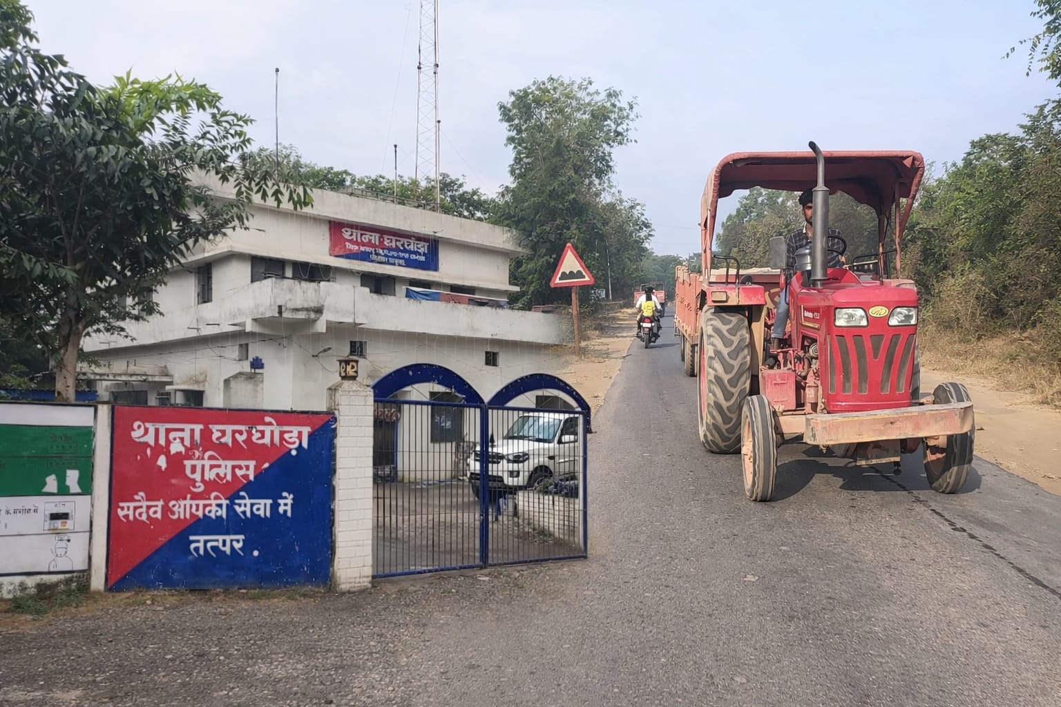 घरघोड़ा में खाकी की चुप्पी या अपराधियों को ‘अभयदान’? एसएसपी शशि मोहन सिंह की सख्ती का यहाँ क्यों नहीं दिख रहा असर?…