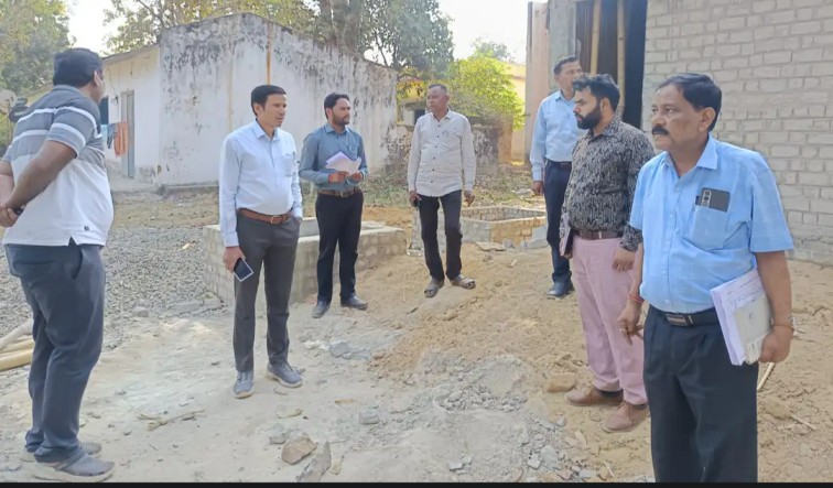 CEO का ‘एक्शन अवतार’ : घटिया निर्माण और ड्यूटी से गायब रहने वालों पर बरसी बिजली… CEO का ‘एक्शन अवतार’ : घटिया निर्माण और ड्यूटी से गायब रहने वालों पर बरसी बिजली…