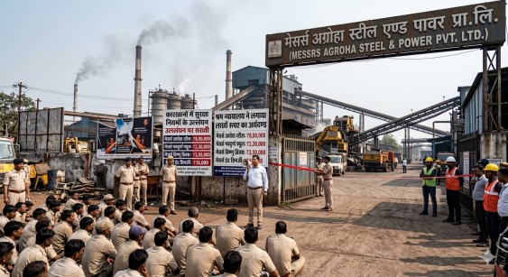 रायगढ़ के ‘डेथ ज़ोन’ बने कारखानों पर प्रशासन का हथौड़ा; चार कंपनियों पर लगा 14 लाख से अधिक का अर्थदंड…