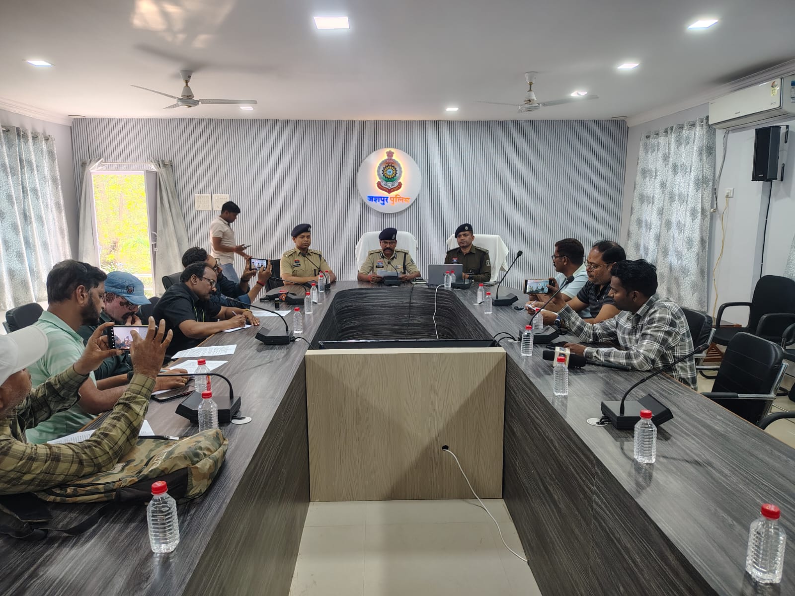 जशपुर : पुलिस का तस्करों के साम्राज्य पर चला खाकी का हंटर, 2 महीने में ₹2 करोड़ की जब्ती और 79 गिरफ्तारियां…