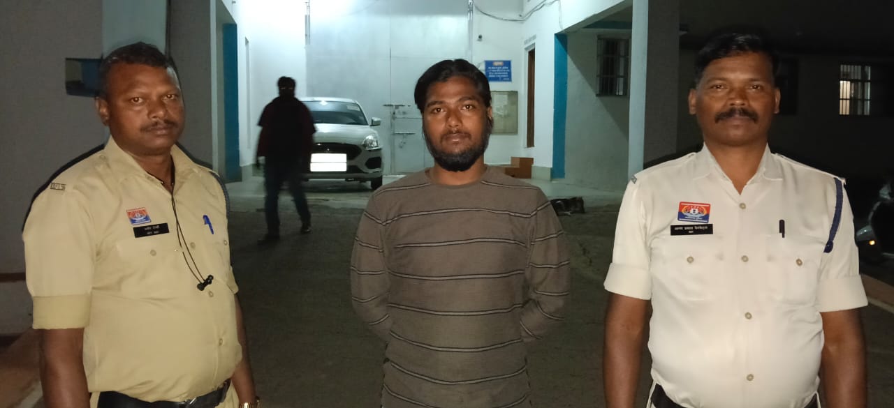 कानून को चुनौती देने वाले ‘सिरफिरे’ आशिक पर सरगुजा पुलिस का कड़ा प्रहार; सलाखों के पीछे पहुँचा अमन सिंह…