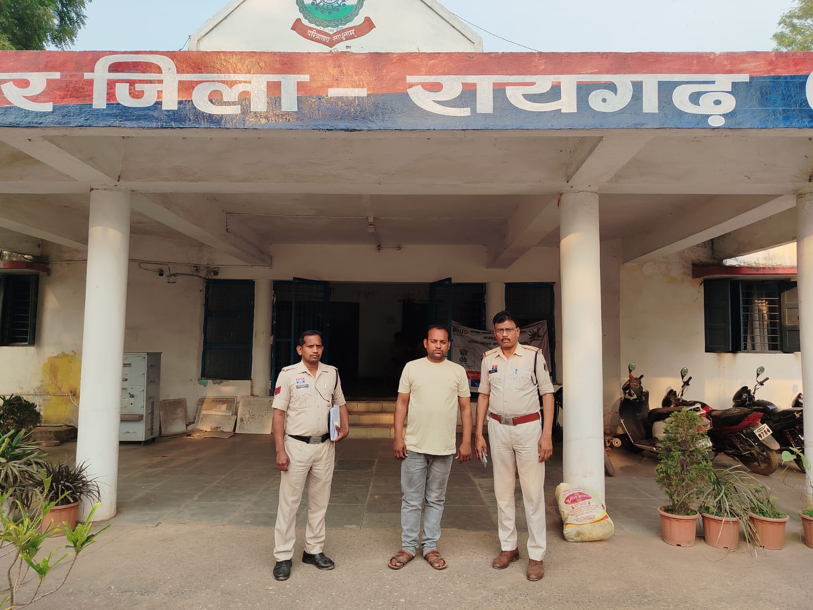 मंत्रालय में नौकरी का ‘मायाजाल’ : रायगढ़ पुलिस ने दुर्ग से दबोचा महाठग, 20 लाख की धोखाधड़ी का खुलासा…