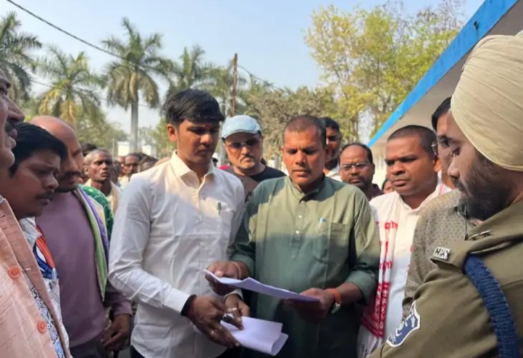 पंडो जनजाति की पुश्तैनी जमीन पर ‘लैंड जिहाद’ का साया? सरगुजा में 50 एकड़ भूमि पर कब्जे के बाद आदिवासियों को जान से मारने की धमकी…