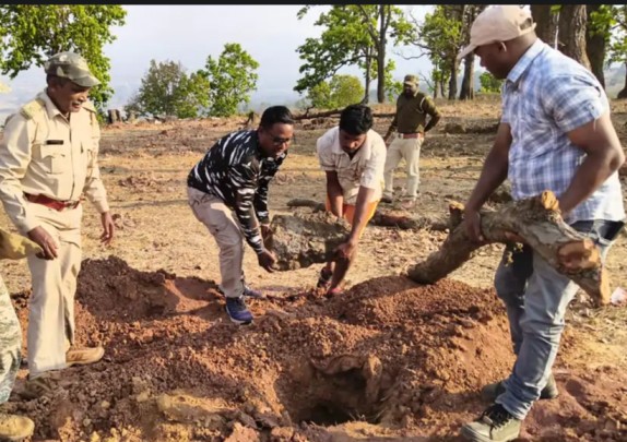 सन्ना वन परिक्षेत्र में बड़ी कार्रवाई : दातुनपानी के जंगलों में अवैध बोरवेल खनन पर वन विभाग का शिकंजा, दो मशीनें जब्त…
