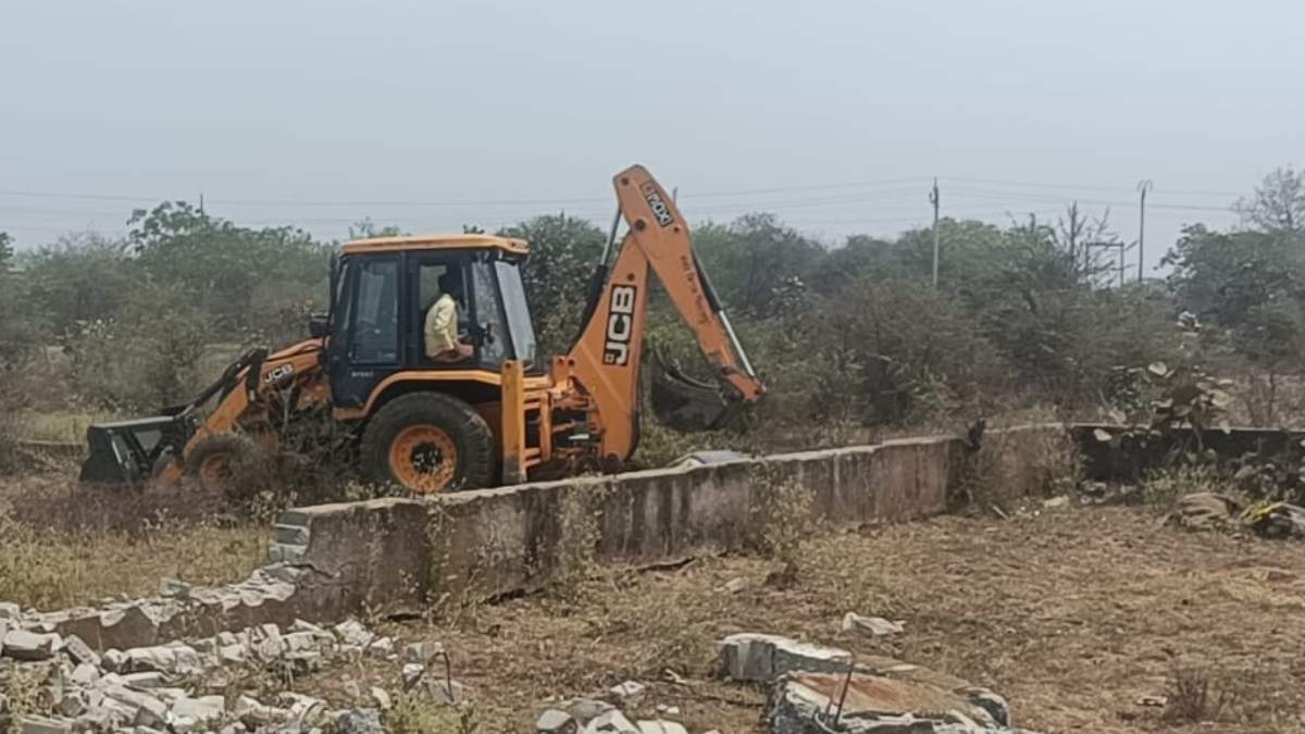 बिलासपुर में भू-माफियाओं के ‘साम्राज्य’ पर चला निगम का बुलडोजर : 50 एकड़ की अवैध कॉलोनी जमींदोज…