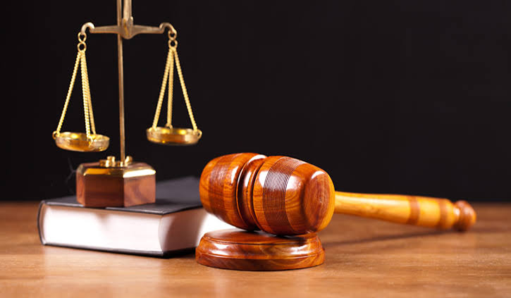 घरघोड़ा : बीच-बचाव करने गए व्यक्ति की टांगी मारकर हत्या, मुन्ना दास को 7 वर्ष का सश्रम कारावास…