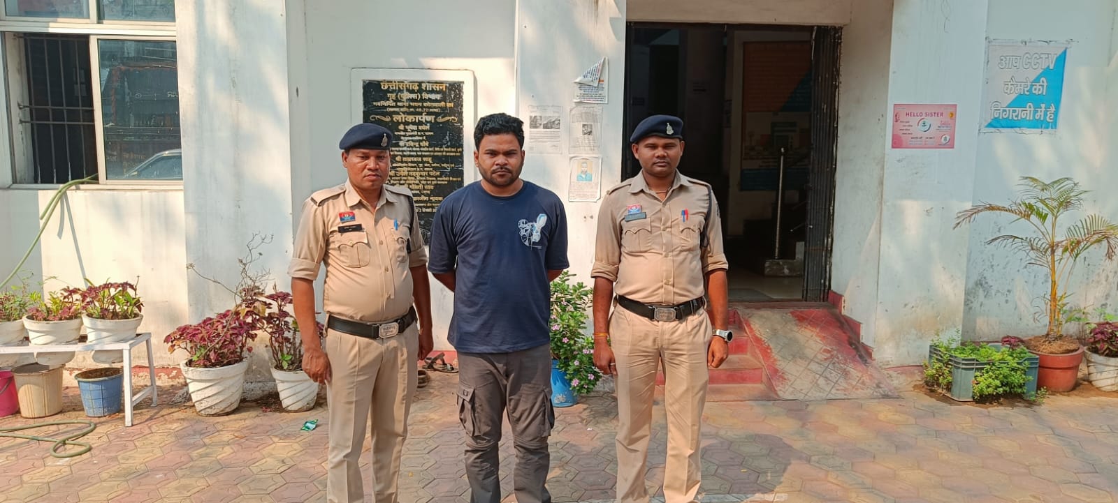 रायगढ़ पुलिस का ‘हंटर’ : जमीन विवाद में टांग अड़ाना गुंडे को पड़ा भारी, दुर्गेश महंत सलाखों के पीछे!…