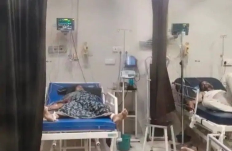 कर्ज के ‘चक्रव्यूह’ में फंसा परिवार : 5 करोड़ नहीं मिले तो कारोबारी ने पत्नी और बच्चों संग पिया जहर…स्थिति नाजुक…