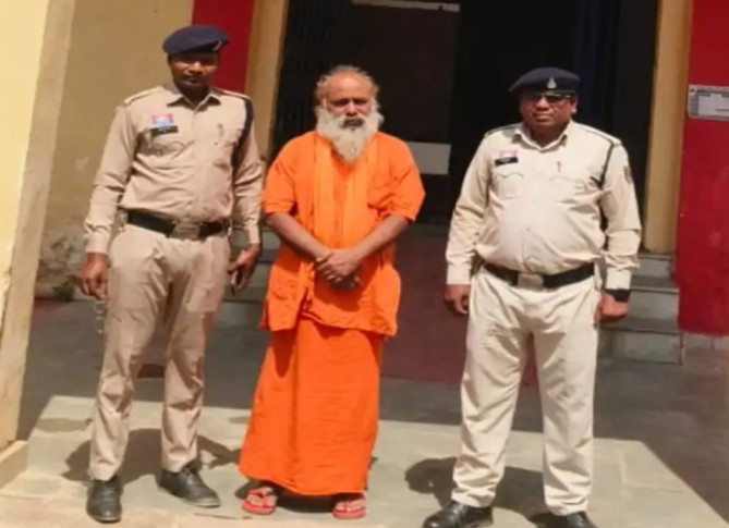 पाखंड की पराकाष्ठा : ‘चमत्कारी’ बाबा ने इलाज के बहाने महिला से किया रेप, आपत्तिजनक फोटो इंस्टाग्राम पर की वायरल…