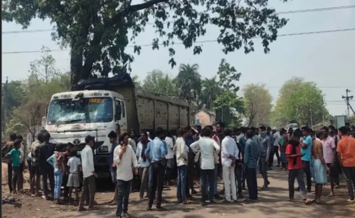 बिलासपुर में रफ्तार का कहर : ट्रेलर ने बाइक सवारों को रौंदा, एक की मौत, आक्रोशित ग्रामीणों ने 4 घंटे तक किया चक्काजाम…