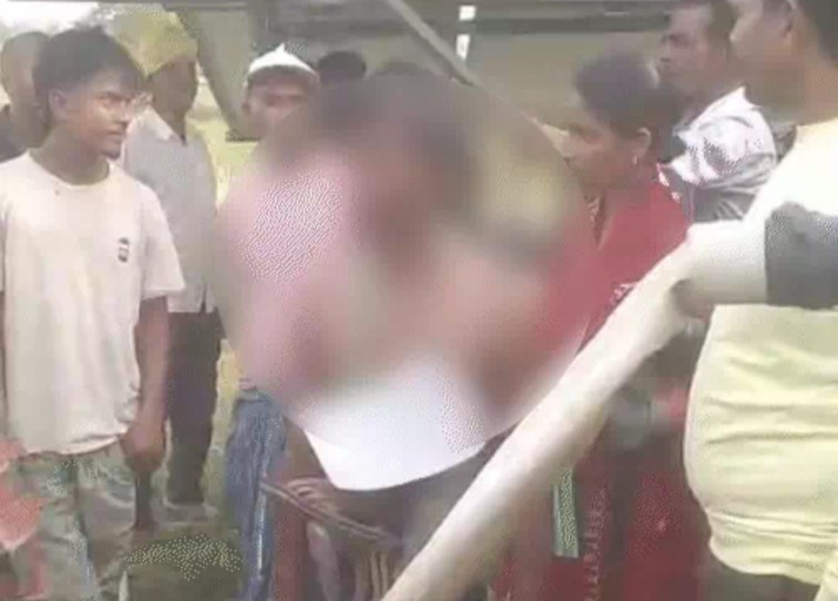 सूरजपुर में तालिबानी इंसाफ : युवक का आधा सिर मुंडवाया, जूतों की माला पहनाकर पत्नी संग पूरे गांव में घुमाया…