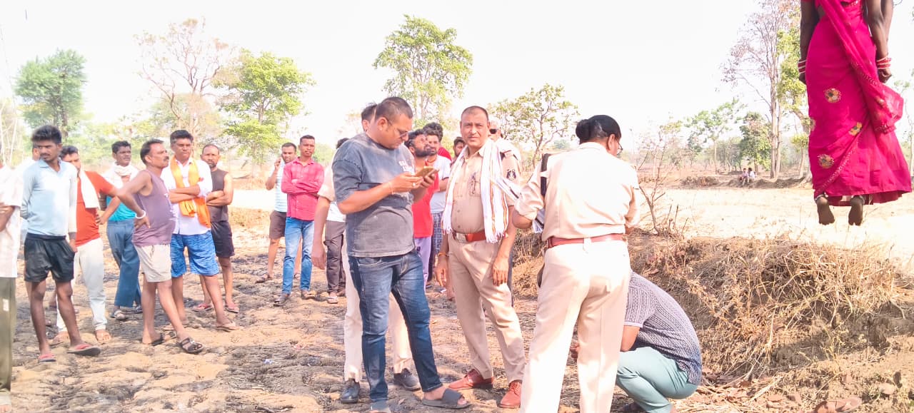 बालोद में ‘डेथ मिस्ट्री’ : एक ही फंदे पर लटकी मिली दो लाशें; 19 साल के बेटे की मां और 15 साल छोटे युवक ने चुना मौत का रास्ता…जाँच में जुटी पुलिस…