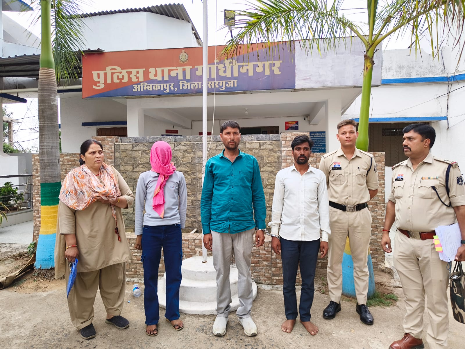 गूगल पर ‘अश्लील वीडियो’ देखने का खौफ दिखाकर 4.5 लाख की महाठगी, सरगुजा पुलिस ने मध्यप्रदेश से 3 शातिर ठगों को दबोचा!….