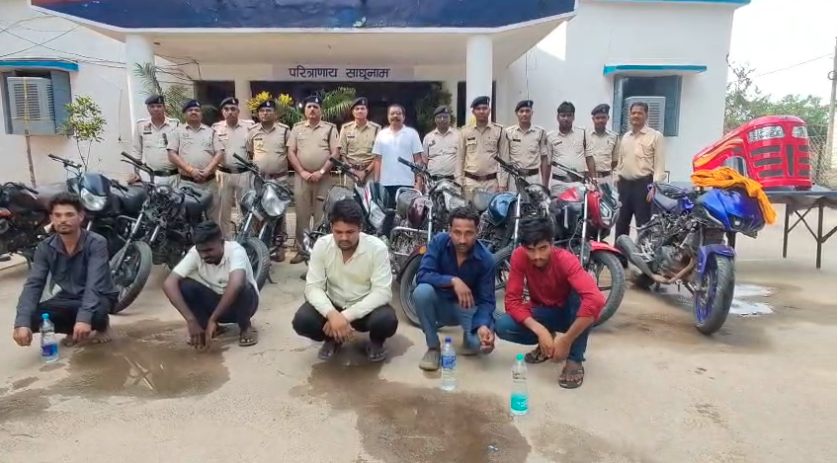 कोरिया में पुलिस का ‘ऑपरेशन क्लीन’ : शातिर अंतर-जिला वाहन चोर गिरोह का भंडाफोड़, मास्टरमाइंड सूर्यकांत सहित 5 गिरफ्तार…