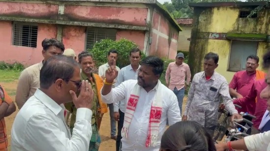 आखिर क्यों बैठाया गया रवि भगत को थाने में? थाना प्रभारी कह रहे ‘मीटिंग में बिजी हैं’, आखिर कौन सी मीटिंग… कौन देगा जवाब?…