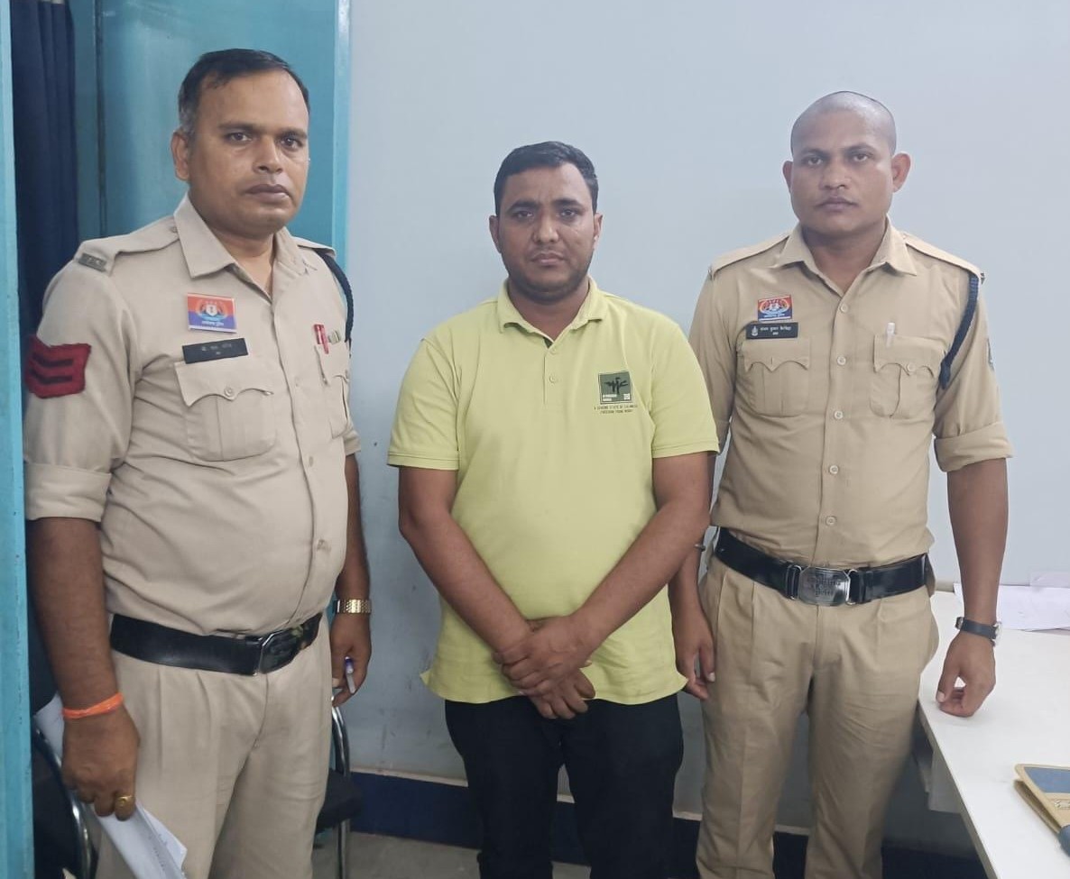 माफीनामे के बाद भी नहीं सुधरी फितरत : स्कूल में शिक्षिकाओं से बदसलूकी करने वाला व्याख्याता वीर सिंह सलाखों के पीछे…